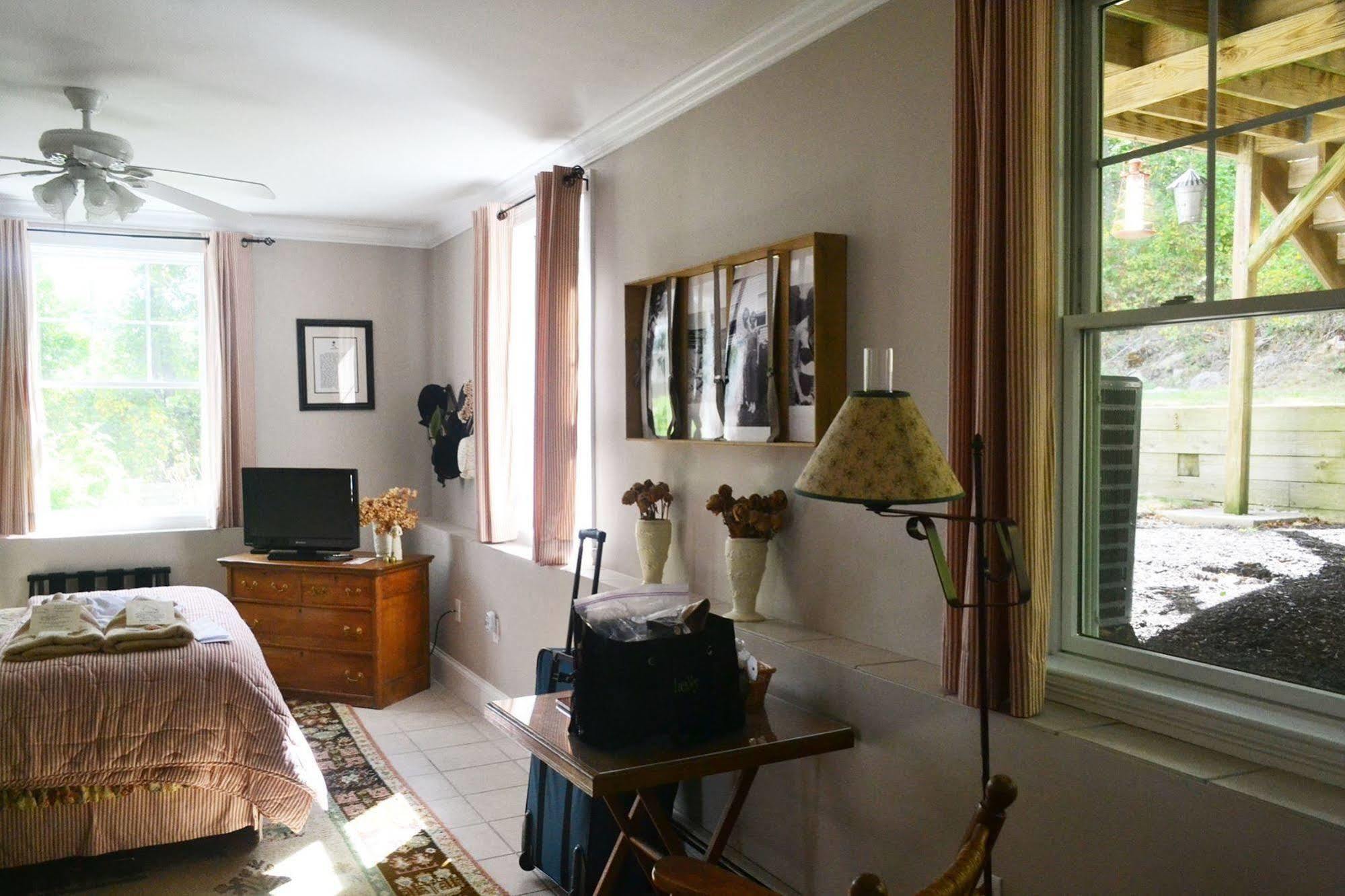 Josephine'S On The Bay Bed And Breakfast Hull Exteriör bild